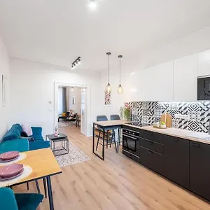 https://sweet-cozy-apartment-prague-close-to-mala-strana.praguehotelsweb.com
