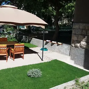  Apartment Garden Vanya