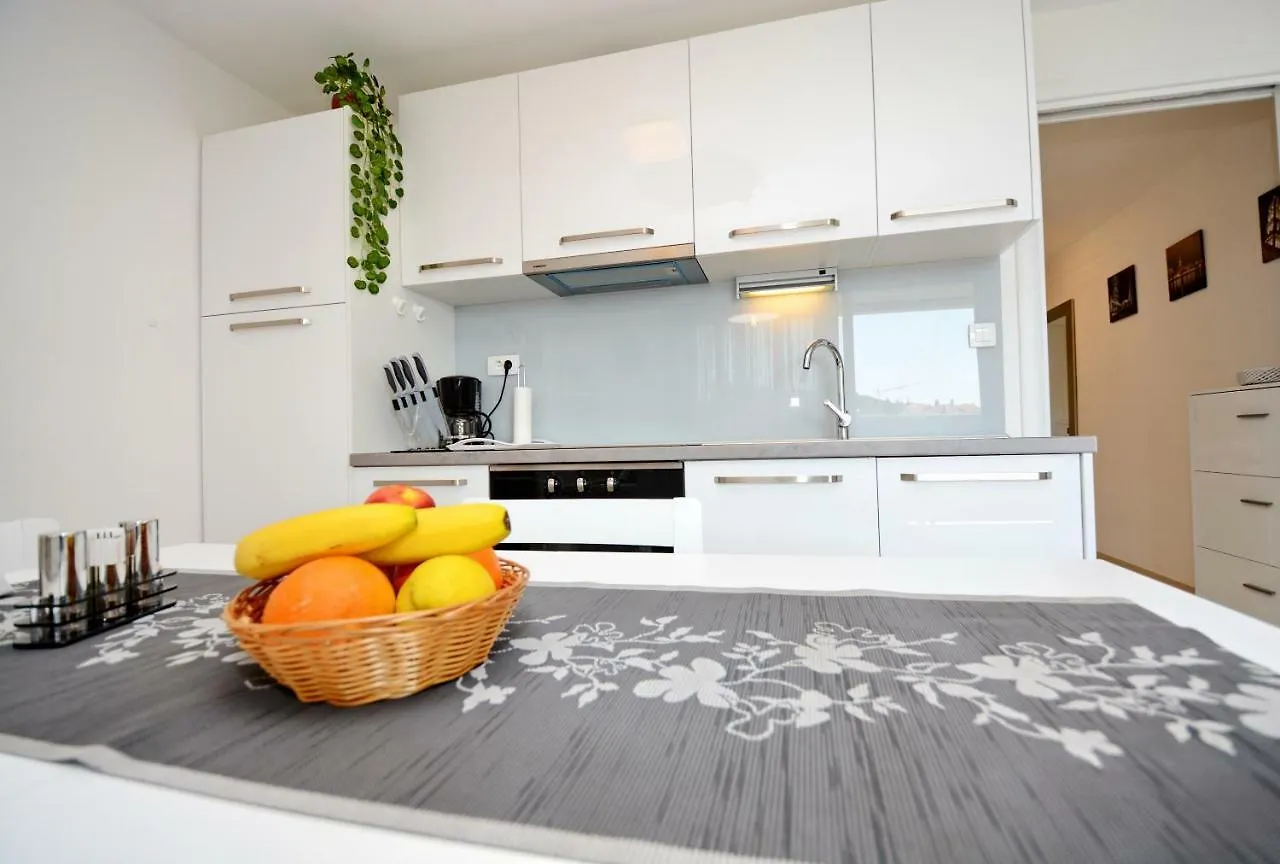Frana Apartment Split 0*,